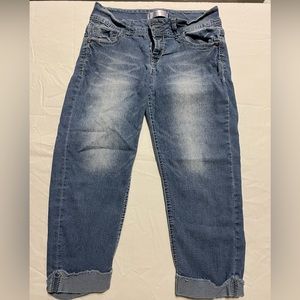 No boundaries size 11 juniors. Capri jean.